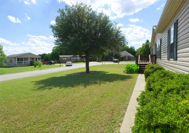 Photo 3 of Single family home for sale at 115 Candlewood Cir, Gainesville, TX 76240 | MLS# 21154033 | Listing updated on 2026-07-23