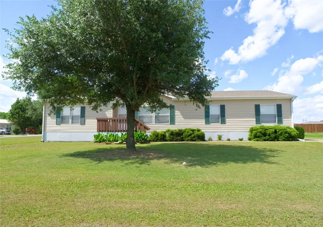 Photo 4 of Single family home for sale at 115 Candlewood Cir, Gainesville, TX 76240 | MLS# 21154033 | Listing updated on 2026-07-23
