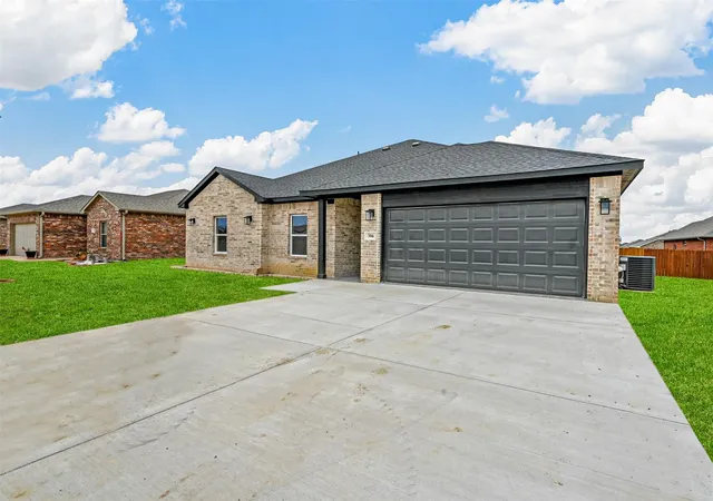 Homes for sale in Mabank, TX | 306 Day Dr, Mabank, TX 75147 | MLS# 21154237
