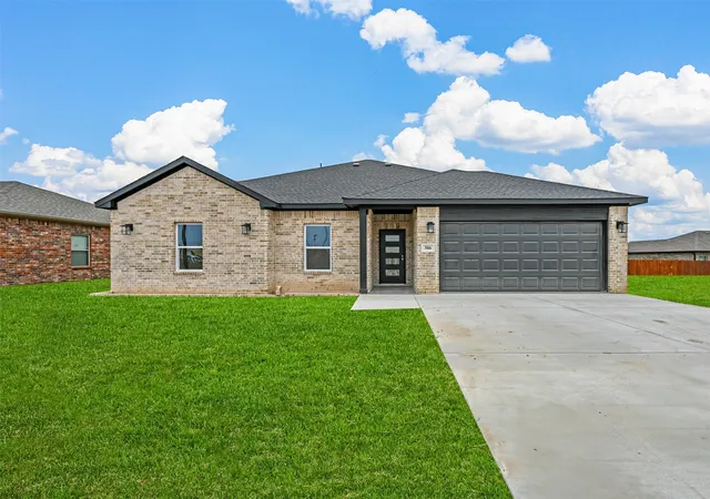 Homes for sale in Mabank, TX | 306 Day Dr, Mabank, TX 75147 | MLS# 21154237