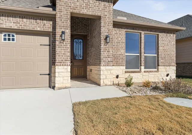 Homes for sale in Granbury, TX | 5627 Barkridge Dr, Granbury, TX 76048 | MLS# 21153363