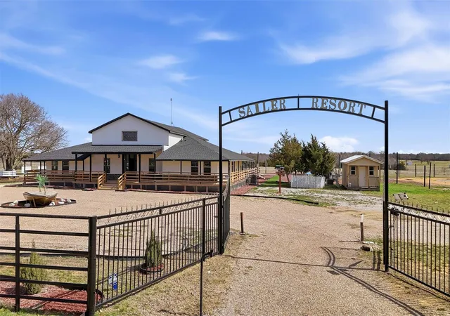 Homes for sale in Gainesville, TX | 550 County Road 297, Gainesville, TX 76240 | MLS# 21139838