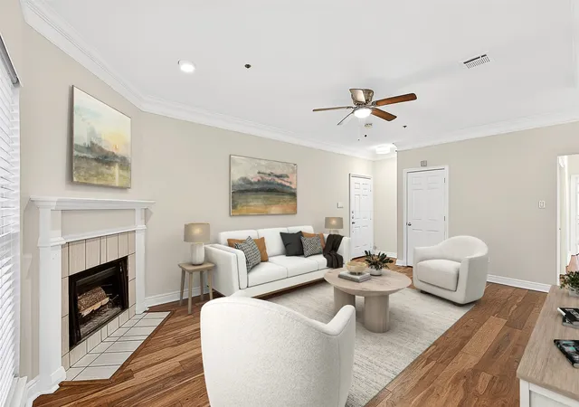 Listing Photo 4 - Condo for sale in building located at 5407 Bryan St, Dallas, TX 75206 - Unit #B104