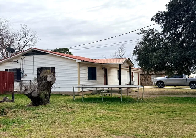 Photo 2 of Single family home for sale at 1412 Sunset Dr, Goldthwaite, TX 76844 | MLS# 21155002 | Listing updated on 2026-08-20