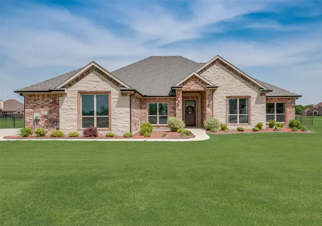2nd image of 1044 Encino Ct, Wills Point, TX 75169 | MLS# 21155129