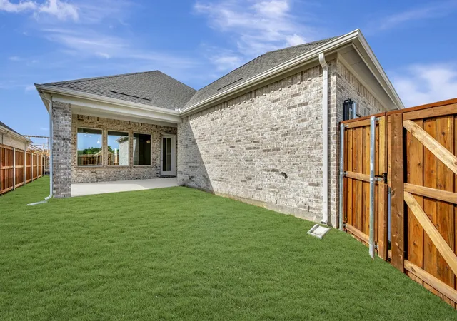 Photo 3 of Sale Pending at 2079 Emerald Grove Ln, Arlington, TX 76005 | MLS# 21155142 | Listing updated on 2026-06-04