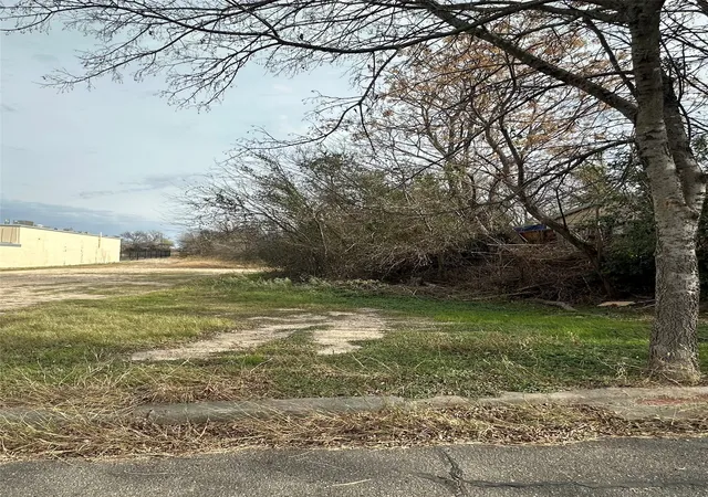 Photo 1 of Land for sale at 414 S 20th St, Waco, TX 76706 | MLS# 21153052 | Listing updated on 2026-08-28