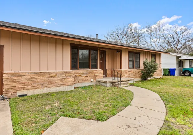 Photo 3 of Single family home for sale at 2506 S 24th St, Waco, TX 76706 | MLS# 21155745 | Listing updated on 2026-08-26