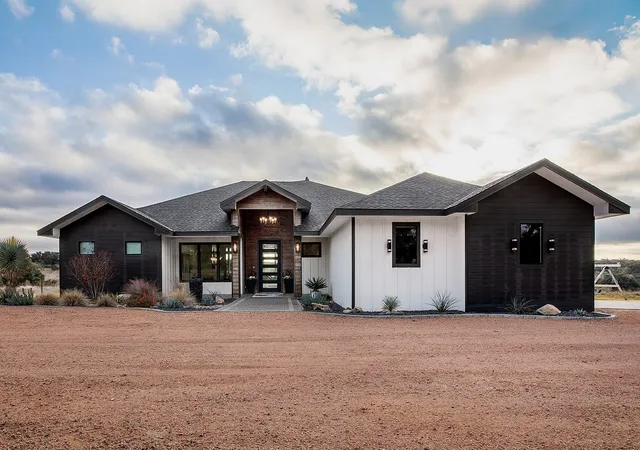 Photo 2 of Single family home for sale at 5550 S Us Hwy 87, Brady, TX 76825 | MLS# 21155871 | Listing updated on 2026-07-09