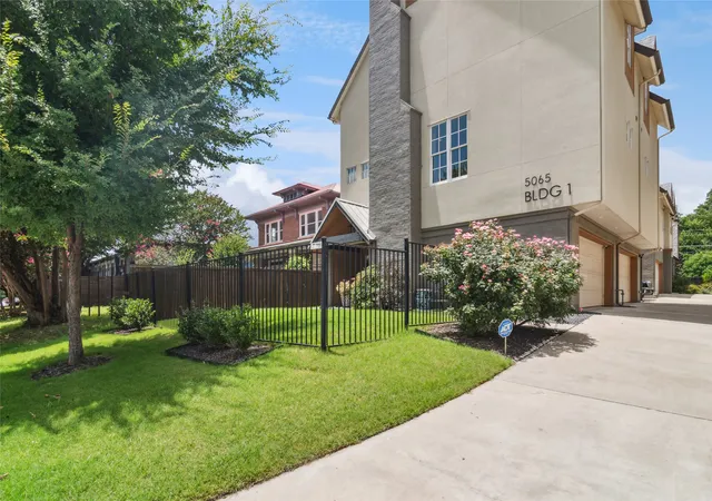 Photo 2 of Townhouse for sale at 5065 Gaston Ave #101, Dallas, TX 75214 | MLS# 21155945 | Listing updated on 2026-08-20