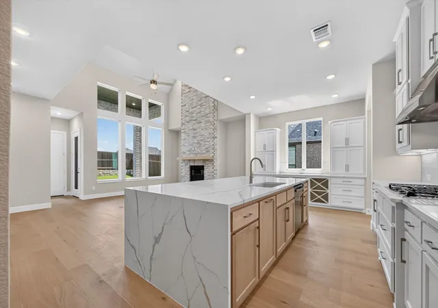 Photo 4 of Single family home for sale at 906 Montrose Dr, Rockwall, TX 75087 | MLS# 21155354 | Listing updated on 2026-07-22