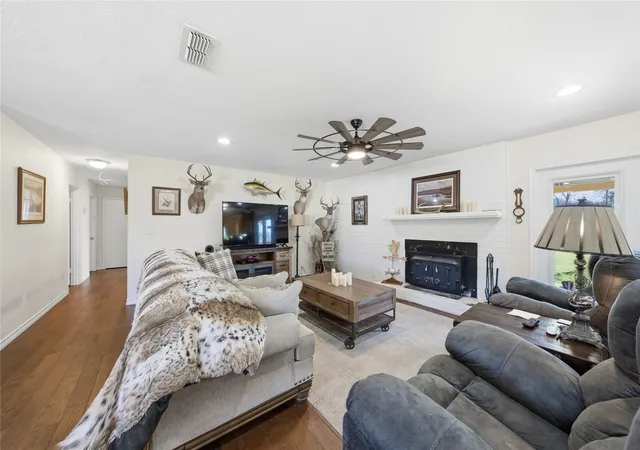 Photo 4 of Single family home for sale at 3662 Acr 359, Palestine, TX 75803 | MLS# 21156872 | Listing updated on 2026-07-23
