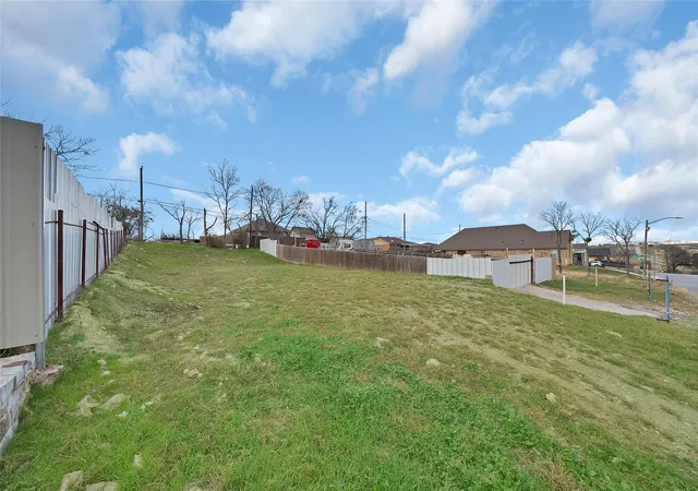 Homes for sale in Fort Worth, TX | 2909 Pearl Ave, Fort Worth, TX 76106 | MLS# 21152789