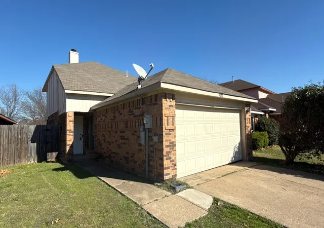Photo 1 of Sale Pending at 4420 Flamingo Wy, Mesquite, TX 75150 | MLS# 21155601 | Listing updated on 2026-08-03