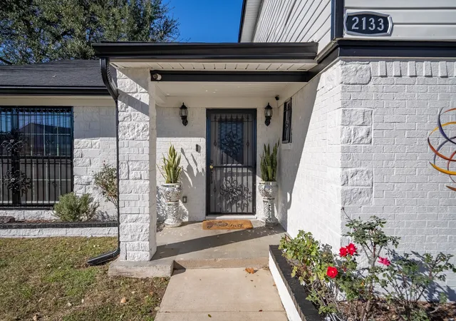 Homes for sale in Dallas, TX | 2133 Pleasant Dr, Dallas, TX 75227 | MLS# 21157036
