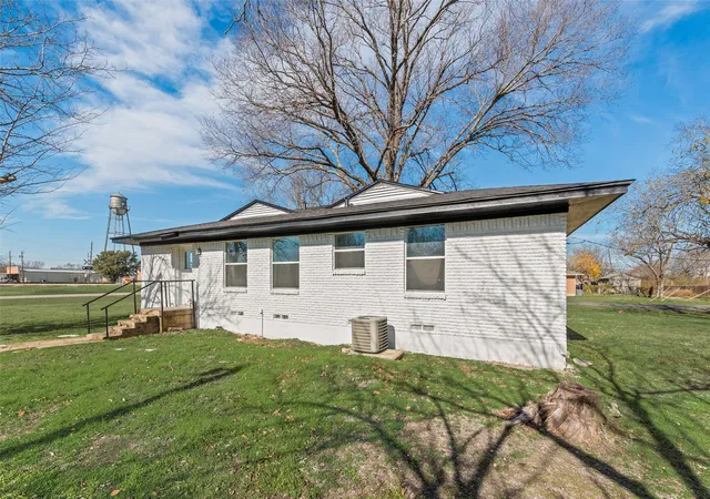 Photo 32 of Single family home for sale at 101 E Marshall St, Palmer, TX 75152 | MLS# 21148066 | Listing updated on 2026-08-26