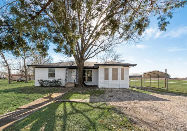 Photo 3 of Single family home for sale at 101 E Marshall St, Palmer, TX 75152 | MLS# 21148066 | Listing updated on 2026-08-26