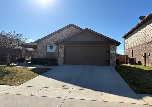 1st image of 1213 Walnut Cliff Ct, Fort Worth, TX 76179 | MLS# 21155547