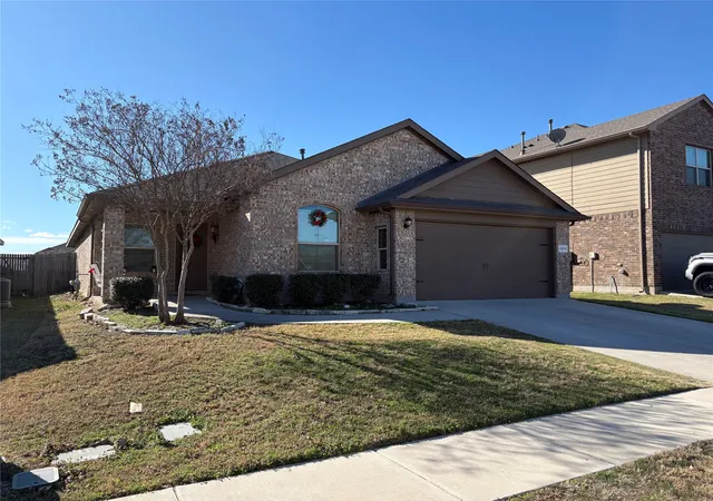 2nd image of 1213 Walnut Cliff Ct, Fort Worth, TX 76179 | MLS# 21155547