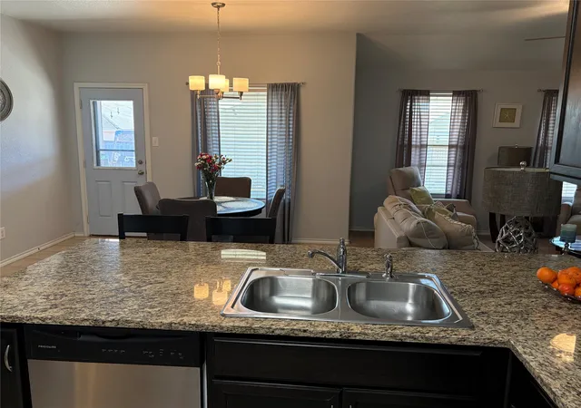 5th image of 1213 Walnut Cliff Ct, Fort Worth, TX 76179 | MLS# 21155547