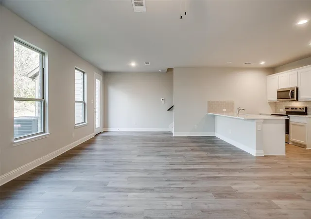 5th image of 6818 Neals Wy, Arlington, TX 76001 | MLS# 21157448
