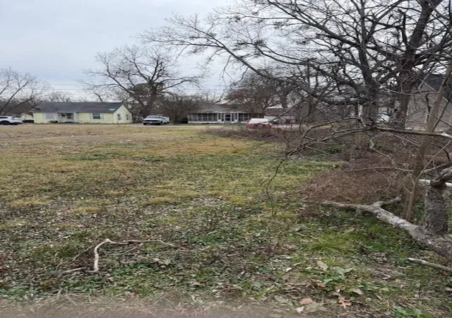 Photo 3 of Land for sale at 820 W 9th St, Bonham, TX 75418 | MLS# 21156962 | Listing updated on 2026-08-03