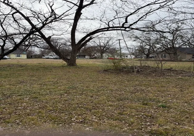 Photo 4 of Land for sale at 818 W 9Th St, Bonham, TX 75418 | MLS# 21157686 | Listing updated on 2026-08-03