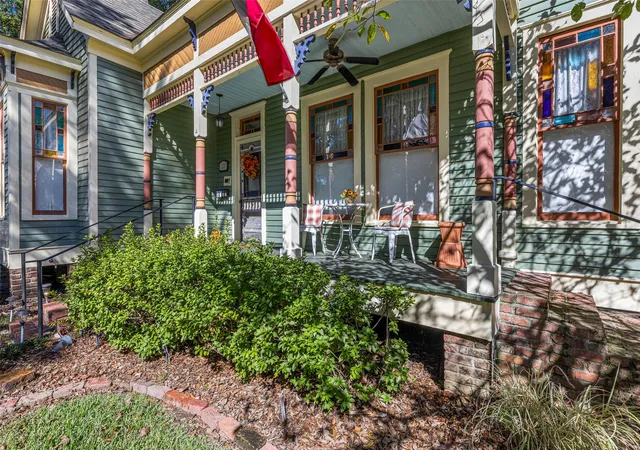 Photo 2 of Single family home for sale at 203 E Dixon St, Jefferson, TX 75657 | MLS# 21153657 | Listing updated on 2026-07-04