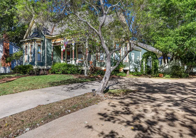 Photo 3 of Single family home for sale at 203 E Dixon St, Jefferson, TX 75657 | MLS# 21153657 | Listing updated on 2026-07-04