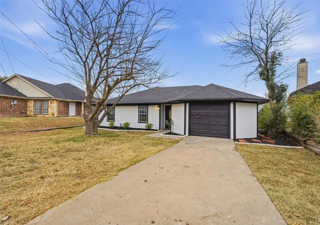 Homes for sale in Rockwall, TX | 763 Lakeside Dr, Rockwall, TX 75032 | MLS# 21157883