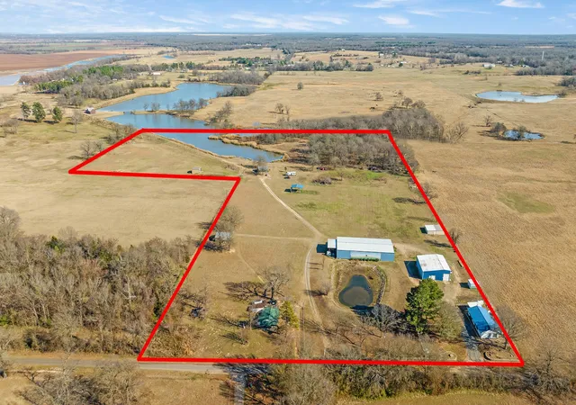 Photo 3 of Single family home for sale at 4060 Cr 36220, Sumner, TX 75486 | MLS# 21155310 | Listing updated on 2026-08-27