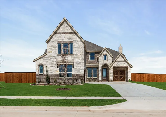 Photo 3 of Single family home for sale at 421 Birkdale Ln, Red Oak, TX 75154 | MLS# 21131926 | Listing updated on 2026-10-07