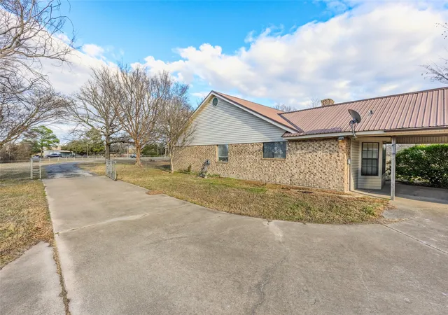Photo 3 of Single family home for sale at 2104 State Hwy 69 S, Greenville, TX 75402 | MLS# 21158210 | Listing updated on 2026-09-15