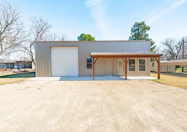 Homes for sale in Bluff Dale, TX | 483 Private Road 729, Bluff Dale, TX 76433 | MLS# 21157958