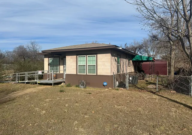 Photo 1 of Single family home for sale at 631 W Walker St, Denison, TX 75020 | MLS# 21158507 | Listing updated on 2026-10-05