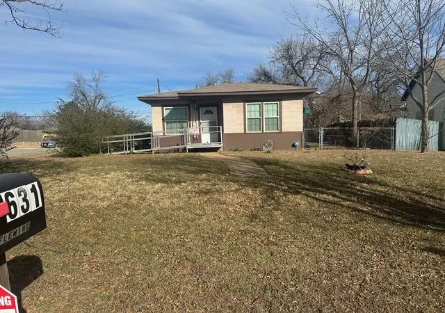 Photo 2 of Single family home for sale at 631 W Walker St, Denison, TX 75020 | MLS# 21158507 | Listing updated on 2026-10-05