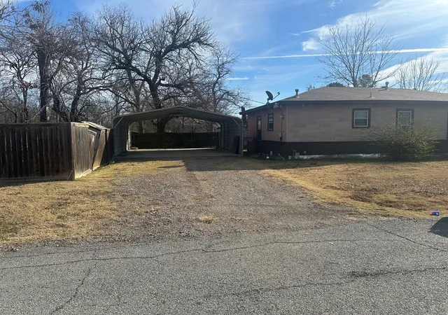Photo 3 of Single family home for sale at 631 W Walker St, Denison, TX 75020 | MLS# 21158507 | Listing updated on 2026-10-05