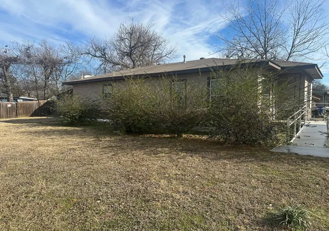 Photo 4 of Single family home for sale at 631 W Walker St, Denison, TX 75020 | MLS# 21158507 | Listing updated on 2026-10-05
