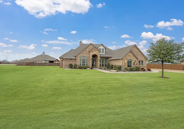 Homes for sale in Crowley, TX | 10909 Chriswood Dr, Crowley, TX 76036 | MLS# 21158545
