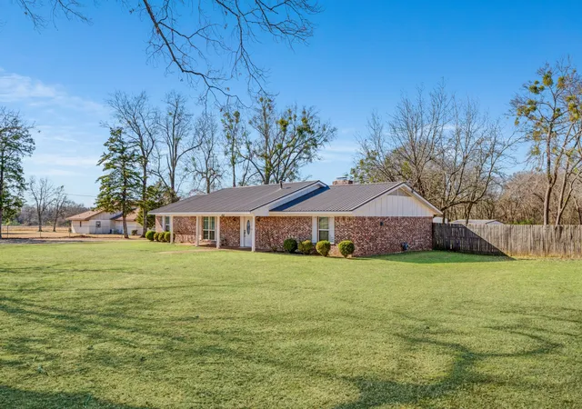 Homes for sale in Reno, TX | 850 Key West Rd, Reno, TX 75462 | MLS# 21157909