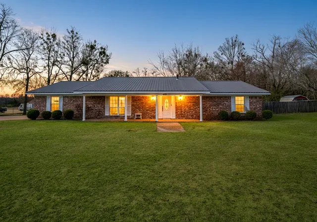 Homes for sale in Reno, TX | 850 Key West Rd, Reno, TX 75462 | MLS# 21157909