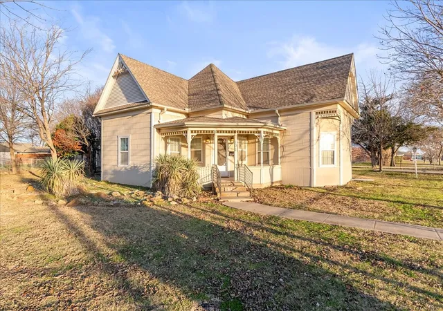Photo 2 of Single family home for sale at 101 N 7th St, Krum, TX 76249 | MLS# 21158636 | Listing updated on 2026-07-13