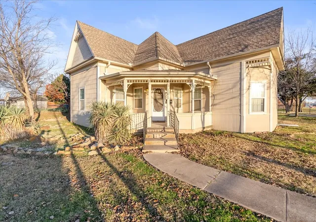 Photo 3 of Single family home for sale at 101 N 7Th St, Krum, TX 76249 | MLS# 21158636 | Listing updated on 2026-07-13