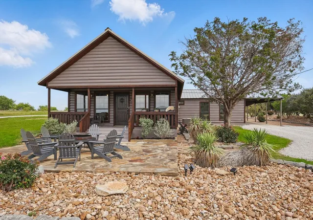 Photo 2 of Single family home for sale at 186 W Hells Gate Dr, Strawn, TX 76475 | MLS# 21156277 | Listing updated on 2026-07-09