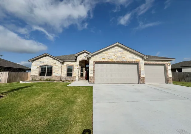 Homes for sale in Lorena, TX | 132 Lasso Loop, Lorena, TX 76655 | MLS# 21158939