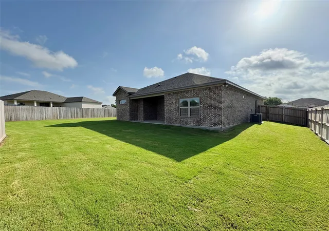 Homes for sale in Lorena, TX | 132 Lasso Loop, Lorena, TX 76655 | MLS# 21158939