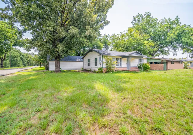 Photo 2 of Single family home for sale at 109 Church St, Quinlan, TX 75474 | MLS# 21159336 | Listing updated on 2026-08-24