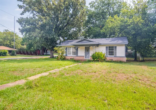 Photo 3 of Single family home for sale at 109 Church St, Quinlan, TX 75474 | MLS# 21159336 | Listing updated on 2026-08-24
