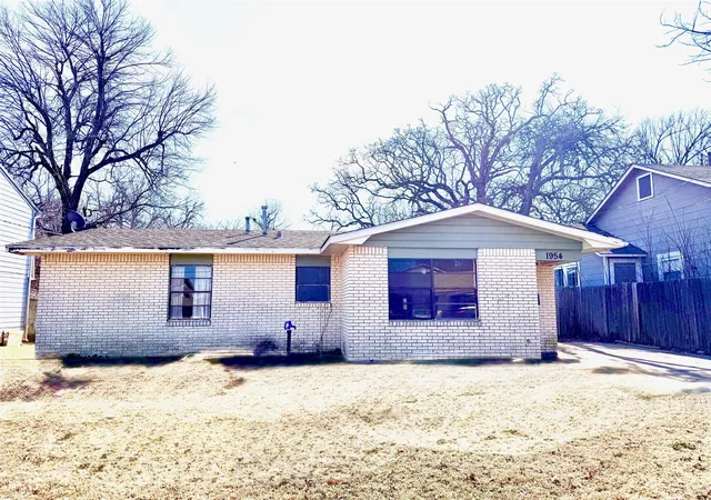 Homes for sale in Paris, TX | 1954 E Booth St, Paris, TX 75460 | MLS# 21158169