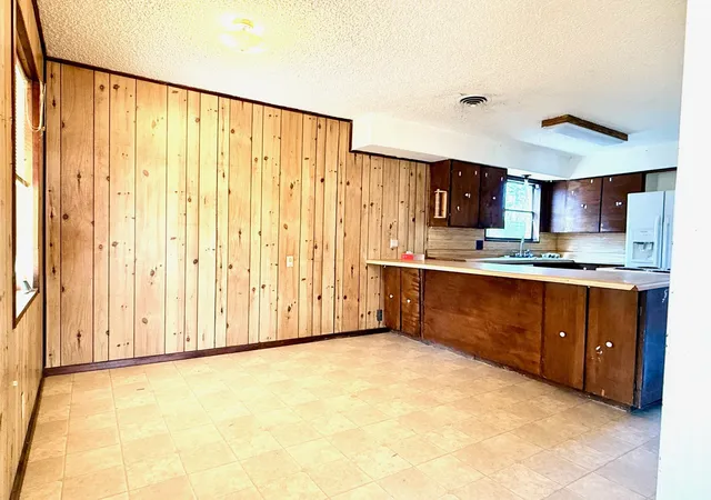 Homes for sale in Paris, TX | 1954 E Booth St, Paris, TX 75460 | MLS# 21158169